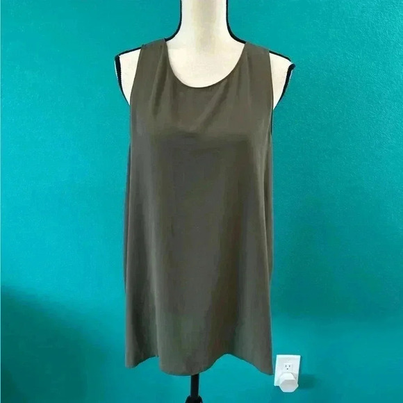 Lush green light weight flowy tank top in size xl - Picture 1 of 4